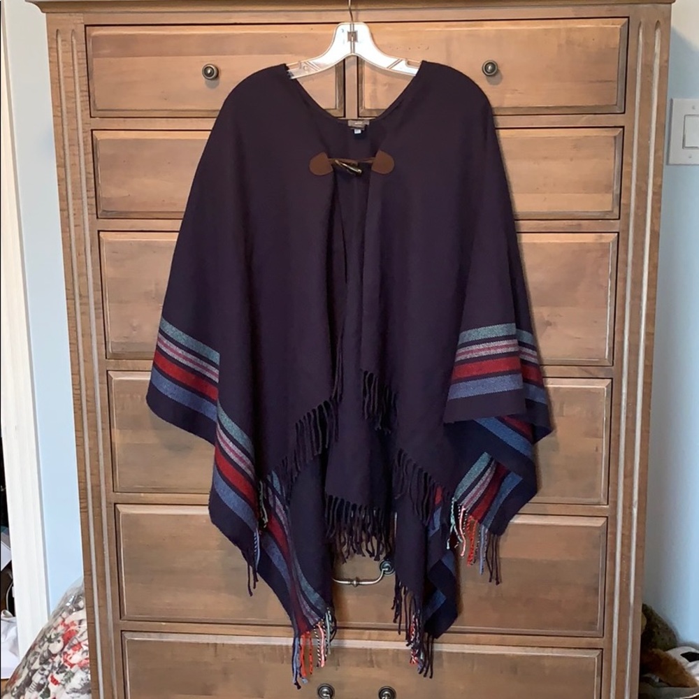 Super cozy poncho with fringe
